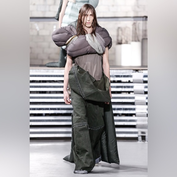 Rick Owen’s F/W 2017 Puffer Down Hooded Sleeveless Coat, Eggplant, size 40, US 4 - Picture 14 of 16